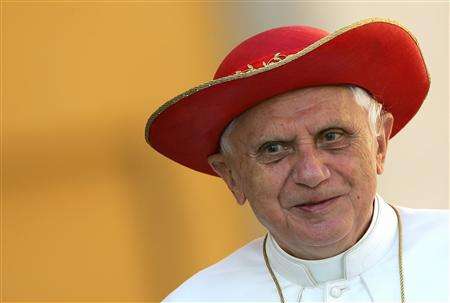 pope-benedict-saturno-hat1.jpg